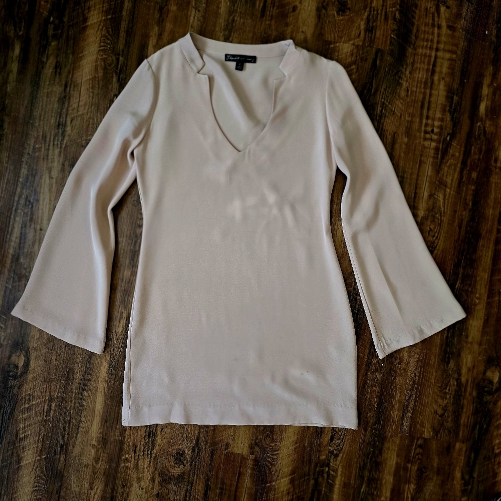 Elizabeth and James 100% Slik Dress in Nude Flare Sleeve Mini Length Size 4